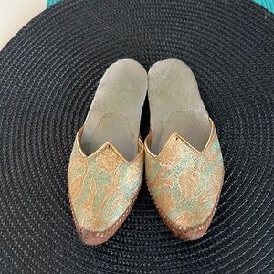 Child’s VINTAGE Turkish slippers
